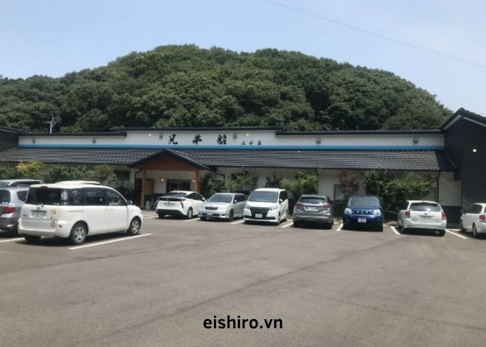 Vị trí đắc địa – Ngắm biển, thưởng sashimi