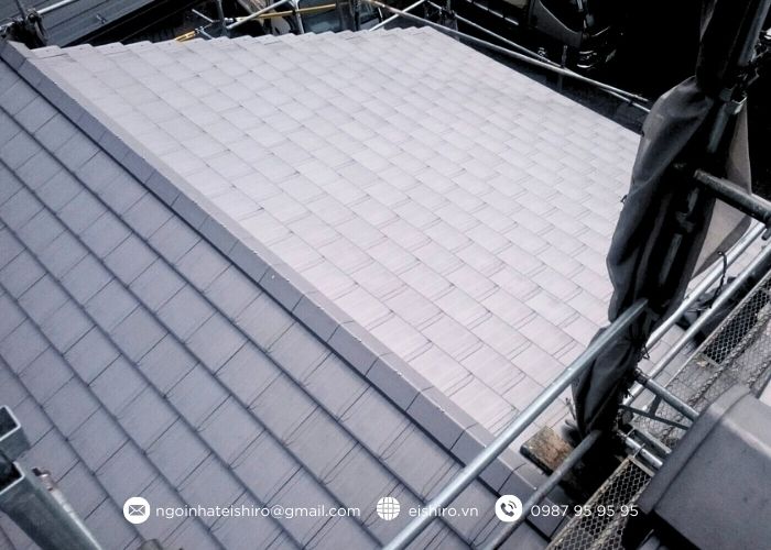 Thiết kế phẳng cách tân của ROMAN LL40 giúp dòng ngói này dễ dàng ứng dụng trong nhiều phong cách kiến trúc