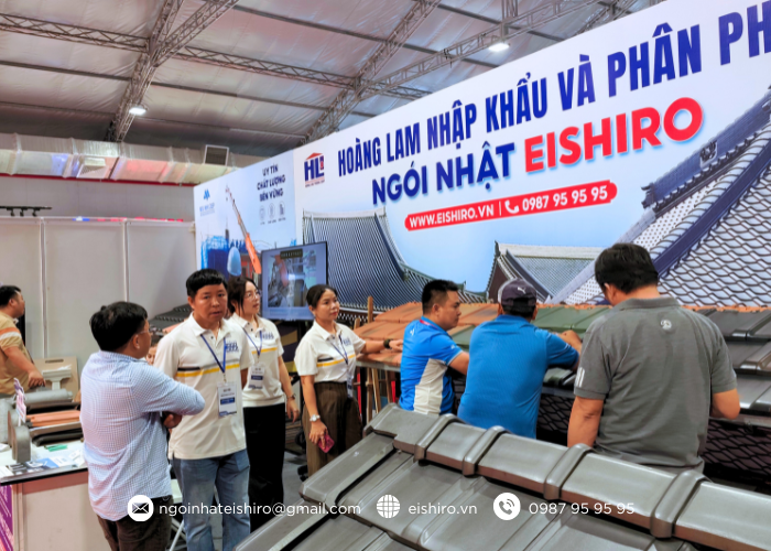 Đội ngũ Eishiro tư vấn khách hàng tại Vietbuild TP.HCM 2026