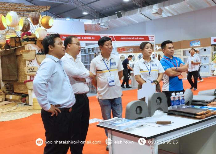 Đội ngũ Eishiro tư vấn khách hàng tại Vietbuild TP.HCM 2026